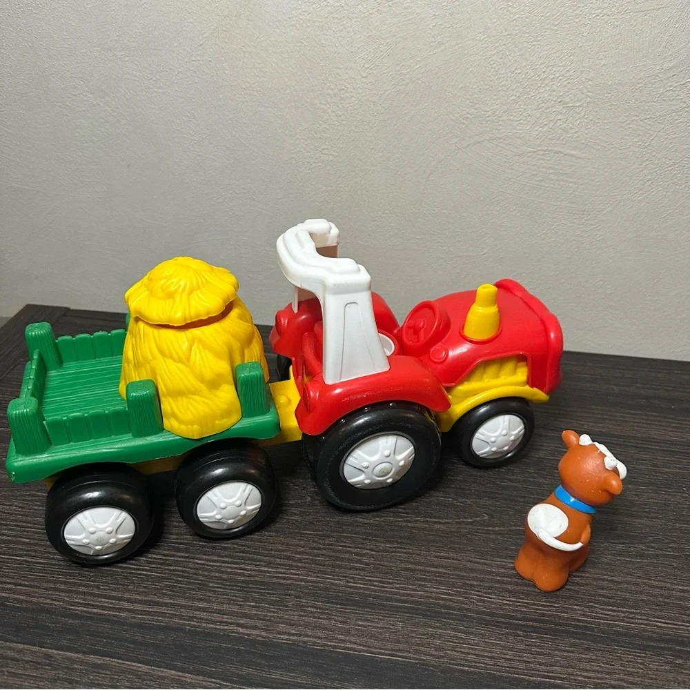 Fisher Price Little People 2002 Barn 2007 Tow n' Pull Tractor - Picture 7 of 13